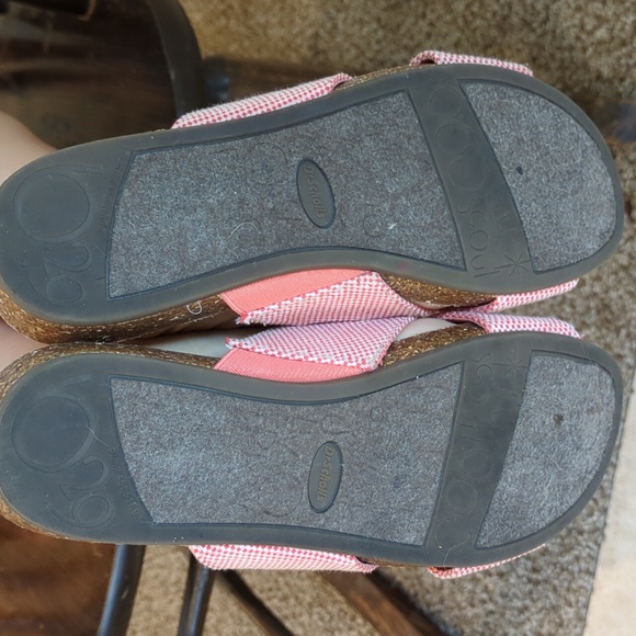 Criss Cross Sandals, Peach and White Dr. Scholls - Picture 3 of 3